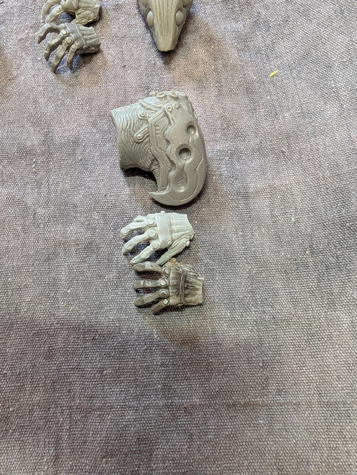 1/6 CASTS- HARPYJA/ROBODOGMAN/R00 UNIT