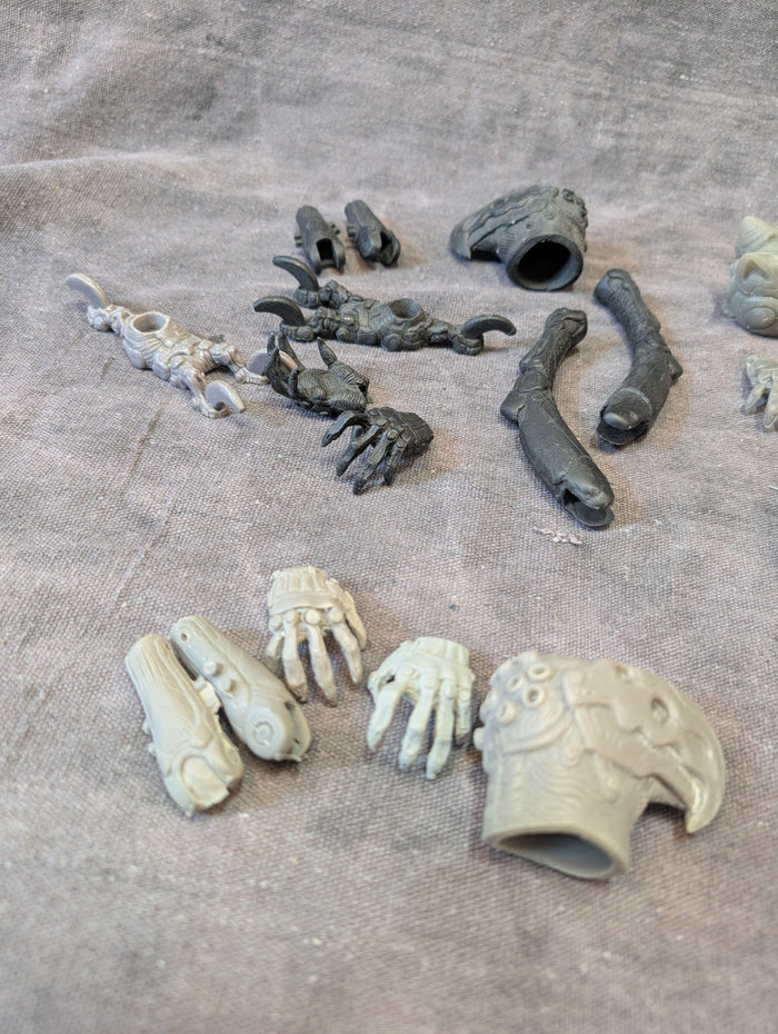 1/6 CASTS- HARPYJA/ROBODOGMAN/R00 UNIT