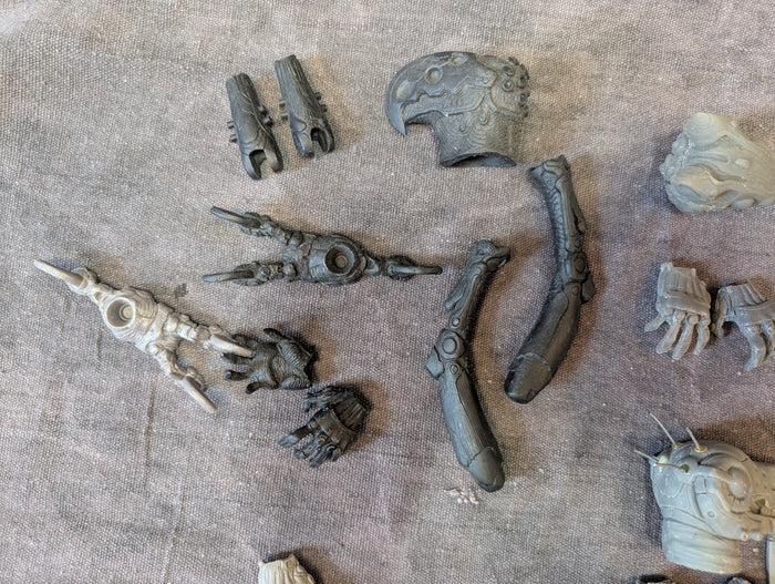 1/6 CASTS- HARPYJA/ROBODOGMAN/R00 UNIT