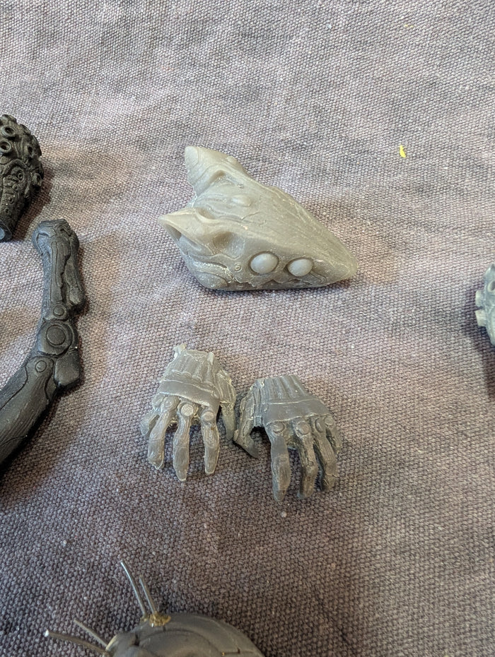 1/6 CASTS- HARPYJA/ROBODOGMAN/R00 UNIT