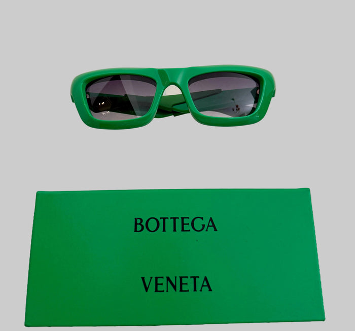 Bottega Veneta BV1182S sunglasses with dark tinted lenses and sleek black frame, accessory for stylish sun protection.