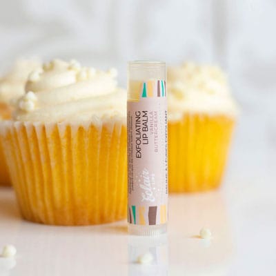 Vanilla exfoliating lip balm with cupcakes