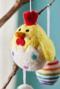 Felt Easter Decoration - 'Chick in an Easter Egg'