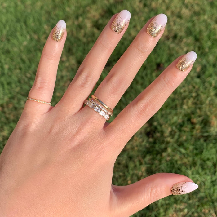 Half Moon Glitter Gradient | Round | Short press-on nails with gold glitter fading on short round tips for an easy mani