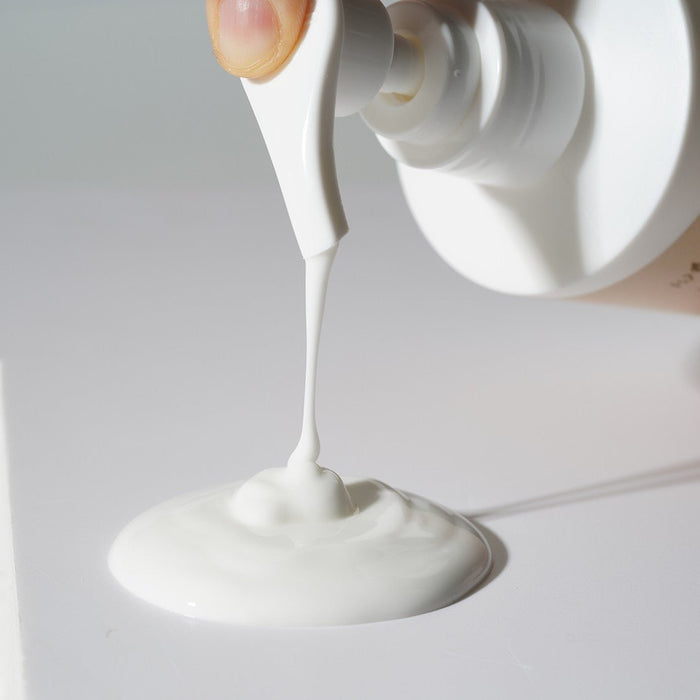 Isntree Yam Root Vegan Milk Cleanser 220ml