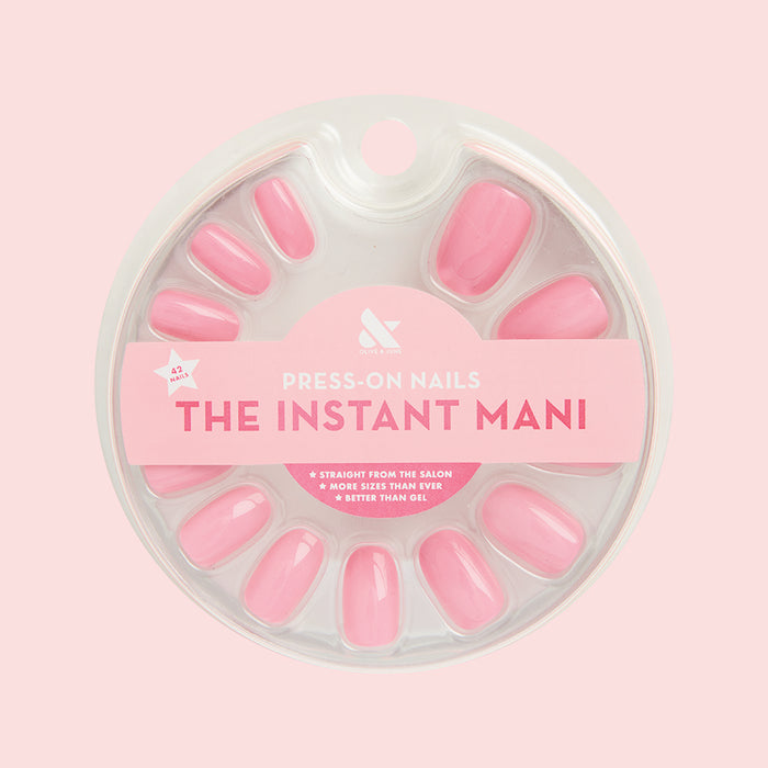 JM | Round | Short press-on nails in pinky lavender shade with peony undertone arranged in circular packaging