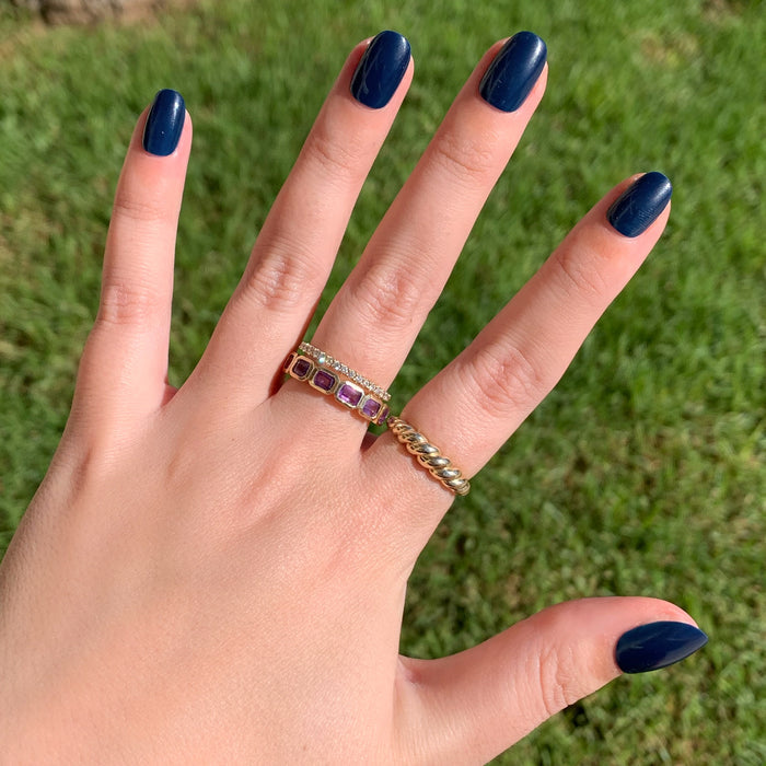 Make a Res | Round | Extra Short press-on manicure with rich dark navy nails in an extra short round shape for easy at-home mani
