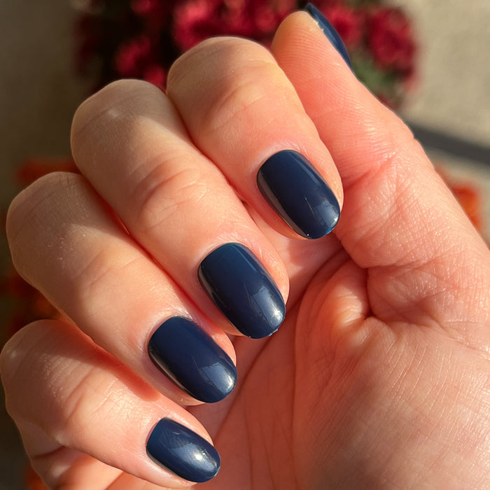 Make a Res | Round | Extra Short rich dark navy press-on nails in an extra short round shape for easy at-home mani