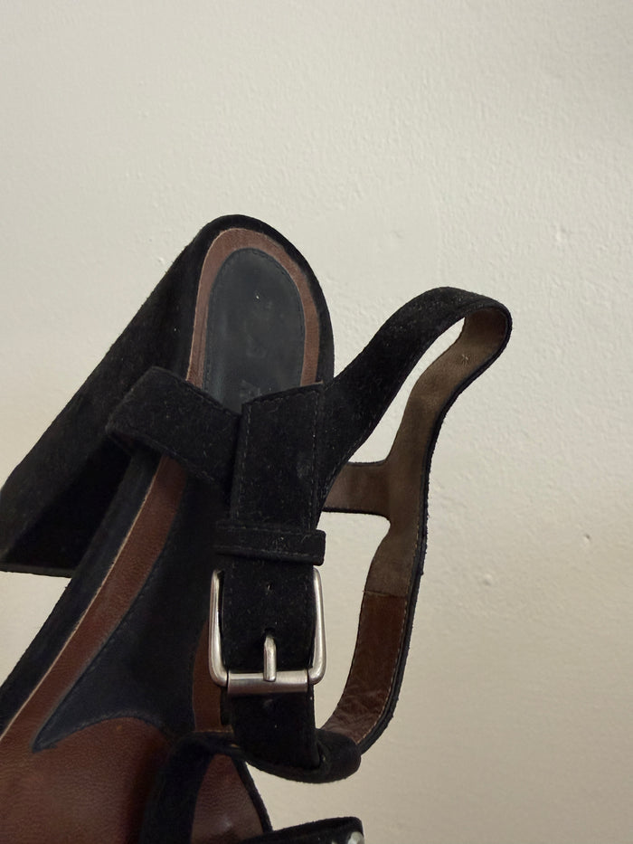 Marni suede sandal with a bow detail in size 38, showcasing elegant footwear style and soft suede material.