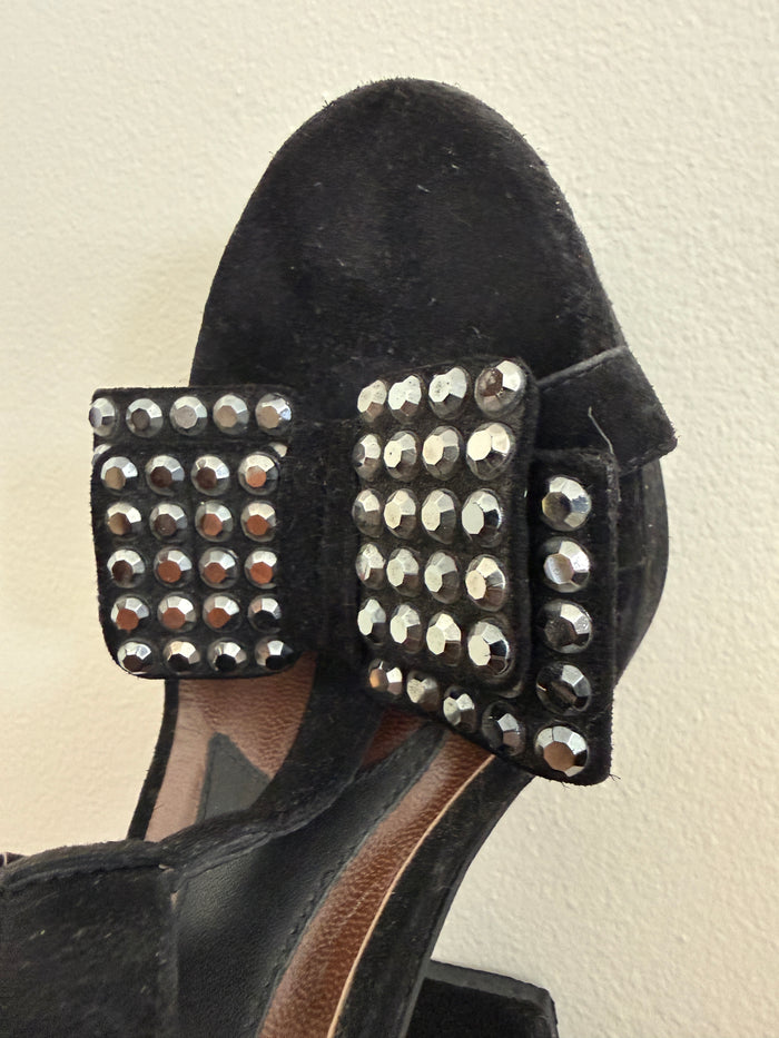Marni suede sandal with bow detail in size 38, showcasing elegant footwear with stylish design and soft suede material.