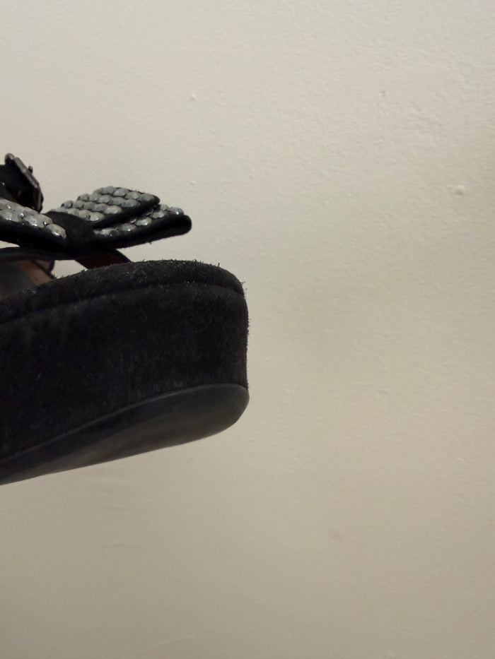Marni suede sandal with bow detail in size 38, stylish open-toe shoe featuring elegant design and comfortable fit.