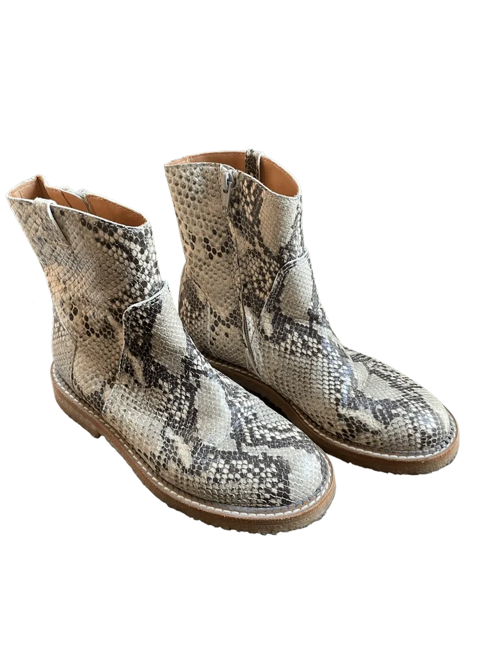 Maison Martin Margiela snakeskin ankle boots in size 35.5, featuring a sleek design and textured snakeskin pattern.
