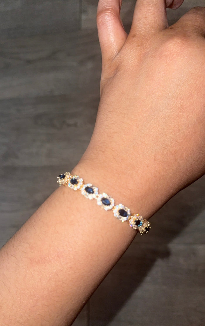 Royal Hour Bracelet 💙👑