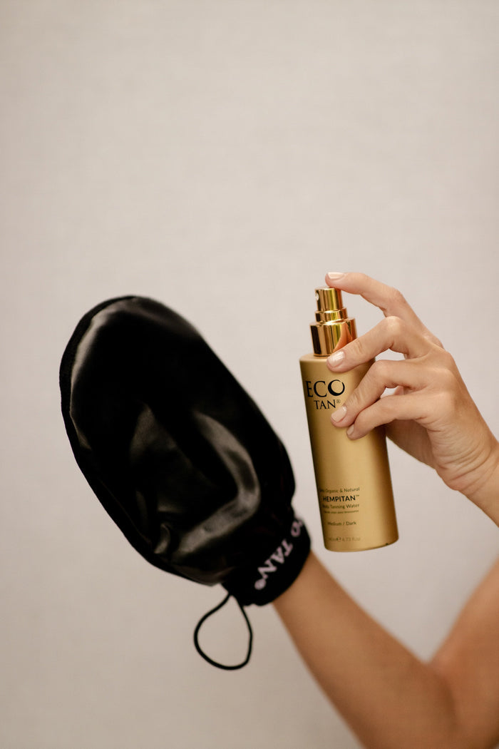 Eco Tan-Tanning Mitt-Body-TanningMitt_ET__Kamokila_Lifestyle_Still_1-The Detox Market |