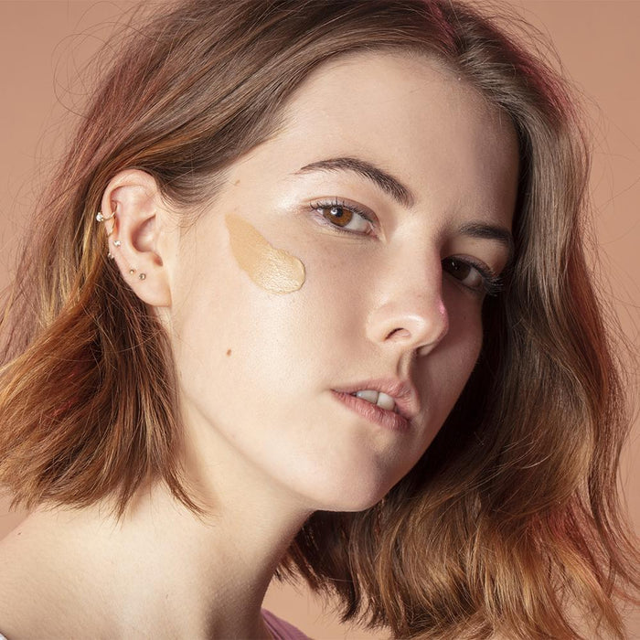 Light -- Winky Lux Foundation White Tea Tinted Veil Moisturizer